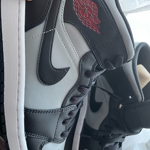 BRAND NEW AIR JORDAN 1 MID SHADOW RED 2021 - Picture 5 of 9